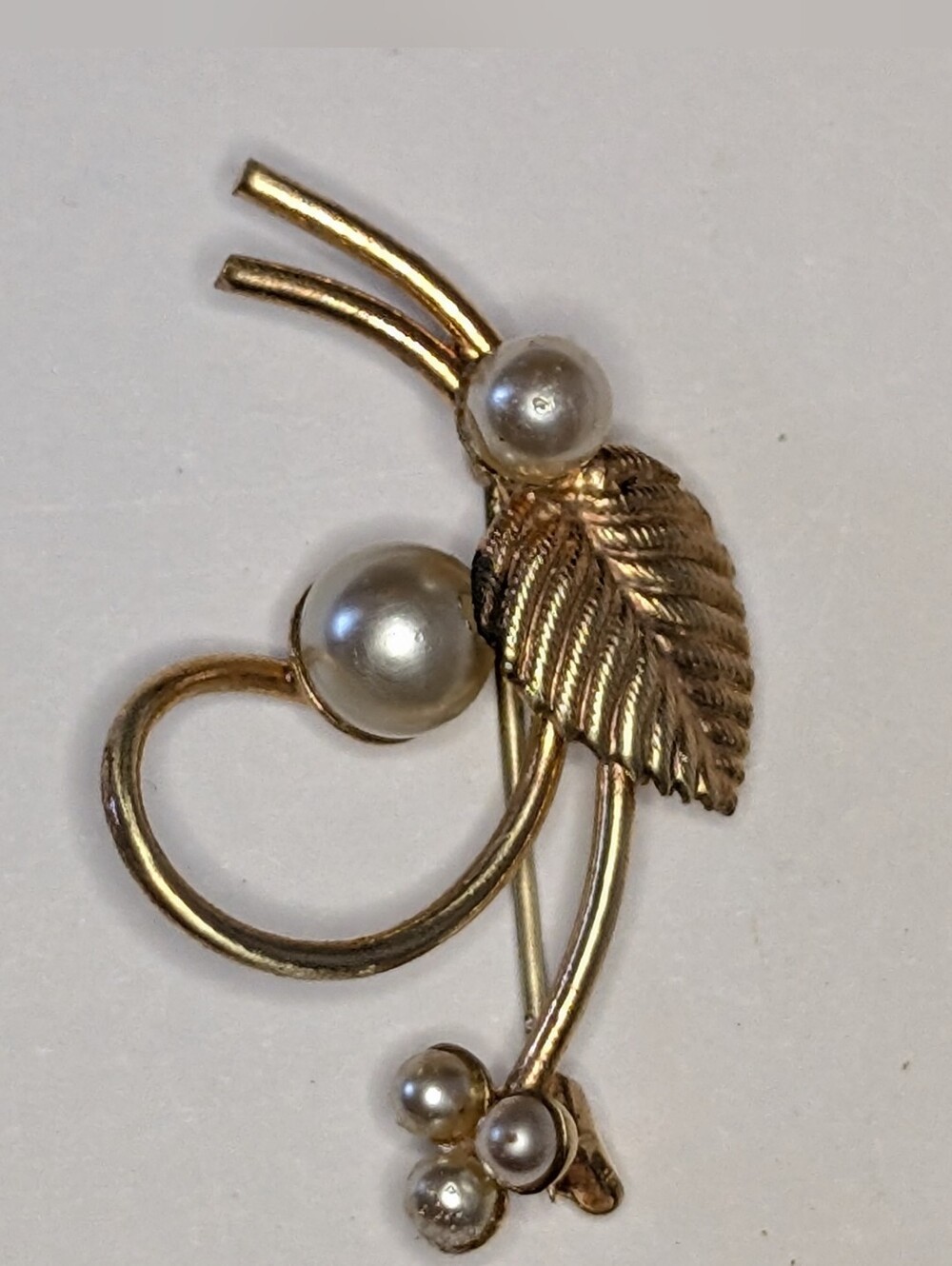 Retro 1940s Leaf Brooch Lot Unmarked Gold Tone Faux Pearl Spray Floral Pin Set